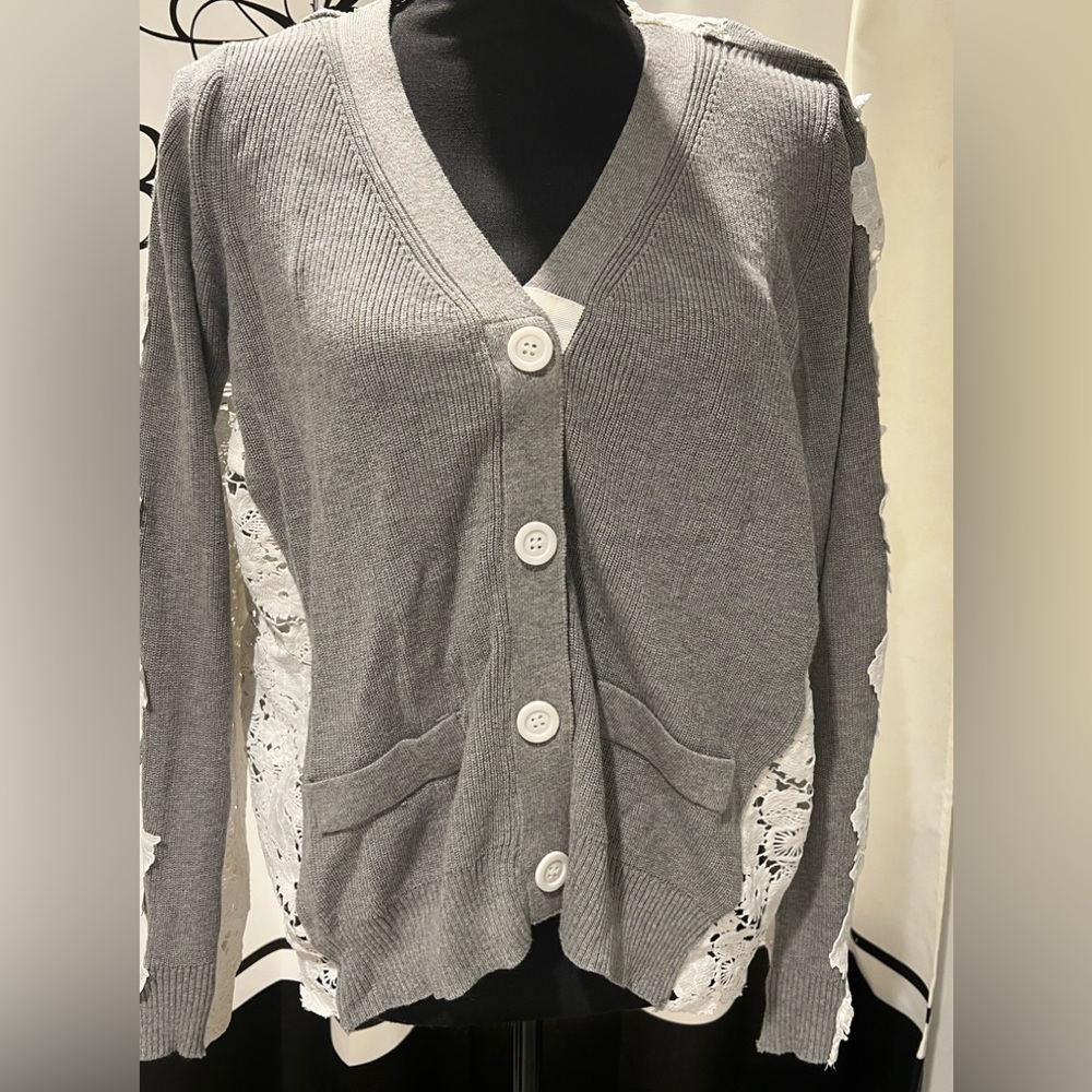 Digs Women’s Lace sweater cardigan
Preowned
Great condition